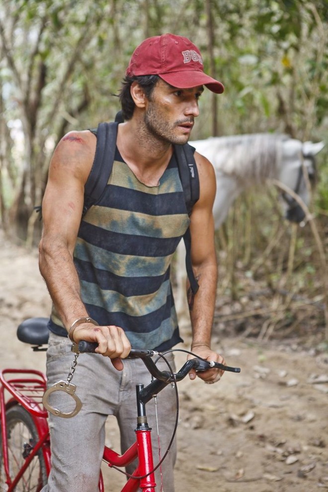 Santoro contracena com Alice Braga no episódio