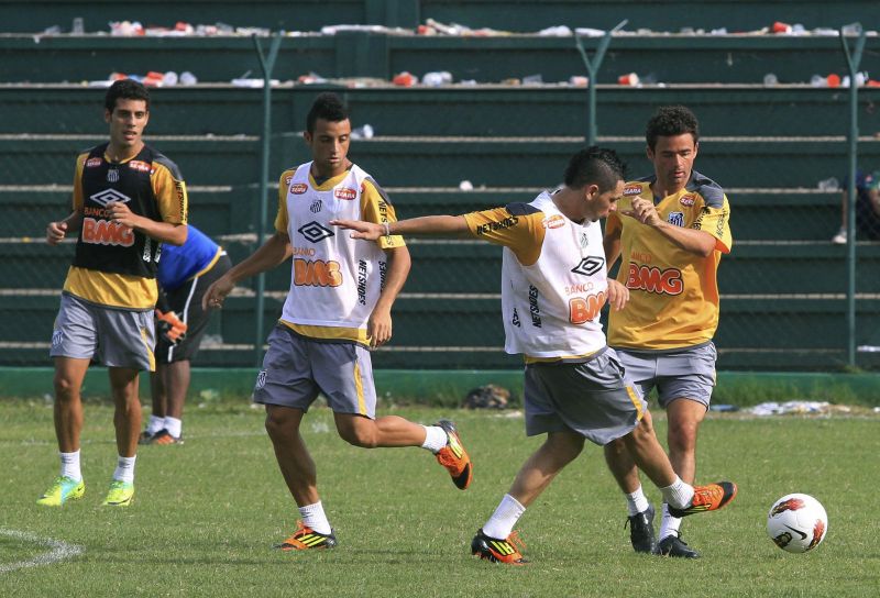 Time do Santos durante treinamento na Bolívia | Reuters