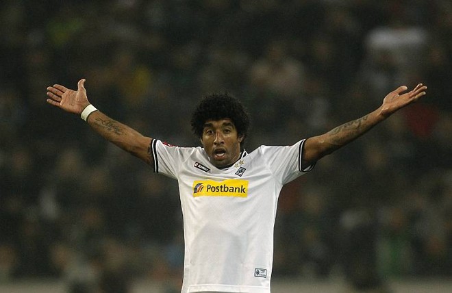 Time do zagueiro brasileiro Dante perde a chance de se igualar ao Borussia Dortmund na liderança | Ina Fassbender / Reuters