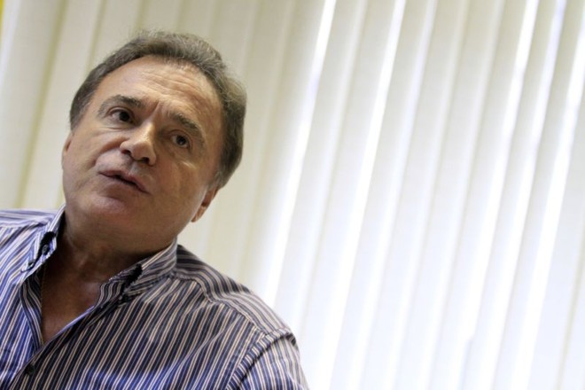 Senador Alvaro Dias: contra Derosso candidato. |