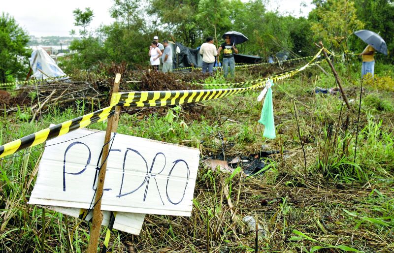 Terreno ocupado pelos sem-teto já começou a ser loteado: placas trazem o nome dos donos | Hugo Harada/Gazeta do Povo
