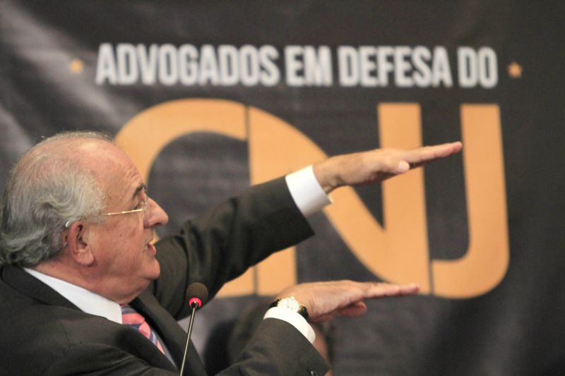 [A ação para restringir a atuação do CNJ] é uma tentativa de radicalizar a autonomia, como se [os tribunais estaduais] fossem repúblicas livres de controle.Nelson Jobim, ex-ministro do STF e primeiro presidente do CNJ, durante ato da OAB em que a tentativa de diminuir os poderes do conselho foi criticada | Wenderson Araújo/ Gazeta do Povo