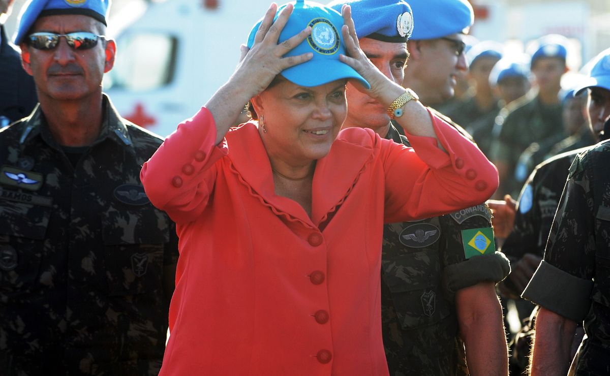 A presidente participou de uma cerimônia na base militar brasileira no Haiti | AFP PHOTO/Thony BELIZAIRE