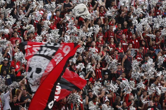 Por decisão da Polícia Militar, da Federação e das diretorias do Atlético e Coritiba, só a torcida rubro-negra pôde ir ao Atletiba desta quarta-feira | Albari Rosa / Gazeta do Povo