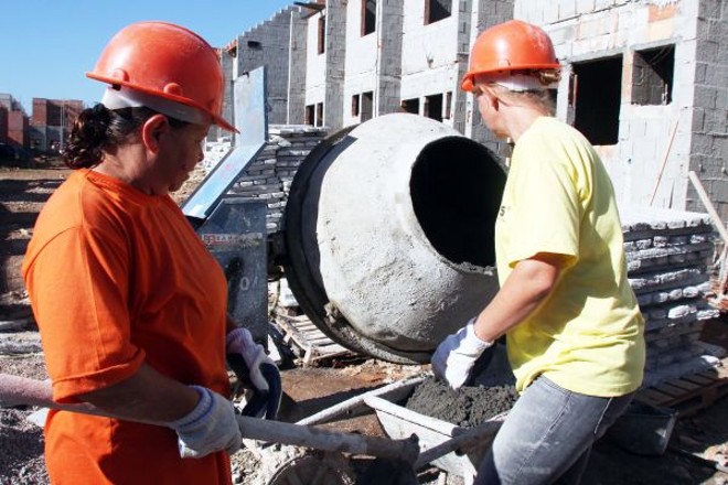 Equipe da construtora AM5: as 60 trabalhadoras contratadas colecionam resultados positivos para a empresa |