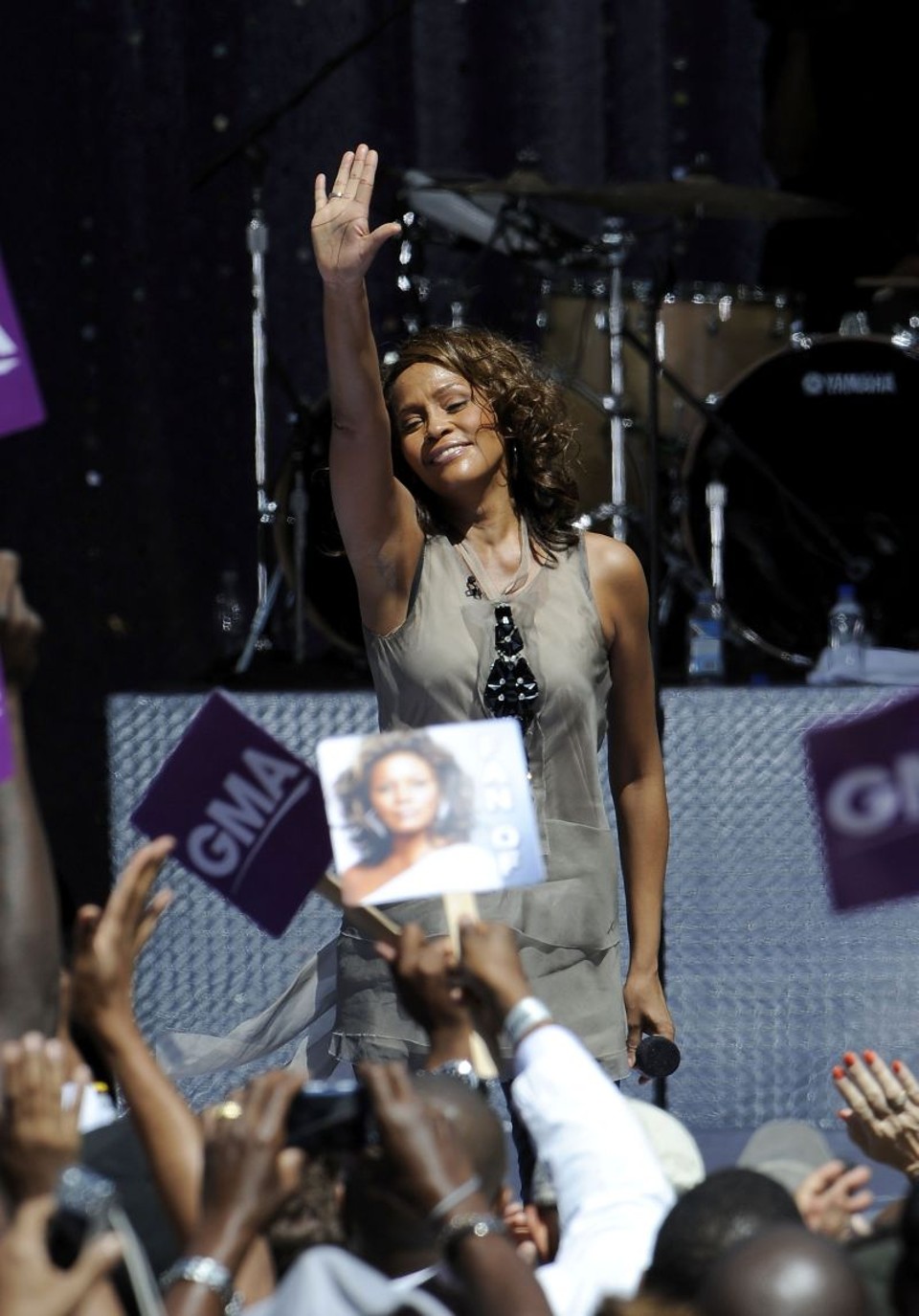 Polícia suspeita que Whitney Houston morreu afogada