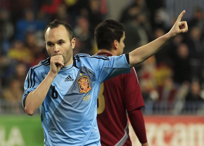 Iniesta marcou o primeiro e comandou a Espanha na goleada sobre a Venezuela | Marcelo del Pozo / Reuters