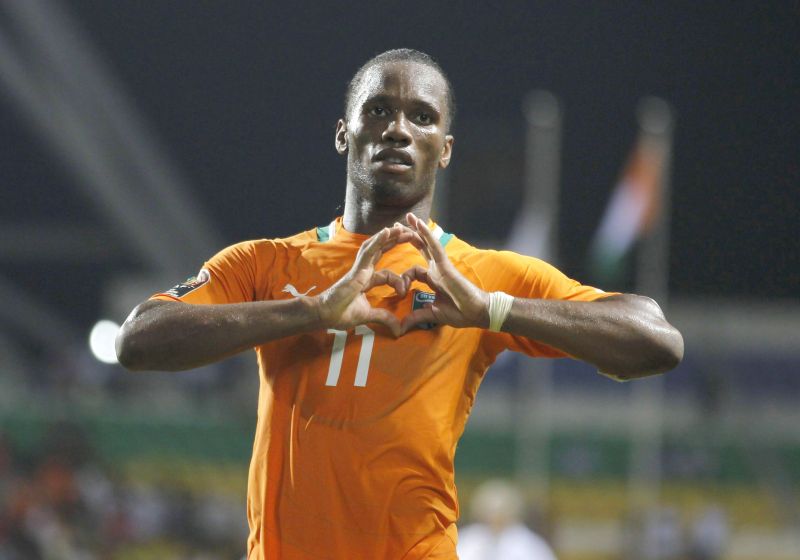 Capitão Didier Drogba comemora a vitória marfinesa | Louafi Larbi/ Reuters
