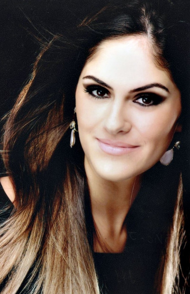 Formanda- A bela Bianca Zem está entre as formandas de Direito do Unicuritiba. Filha dos amigos Ana Maria (Lima) e José Antonio Zem, Bianca comemorou a conquista com jantar no restaurante Le Rechaud | 