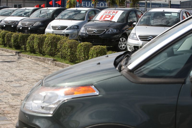 Segundo o Ibope, apenas 2,6% das famílias compram um quarto dos veículos | Ivonaldo Alexandre/ Gazeta do Povo