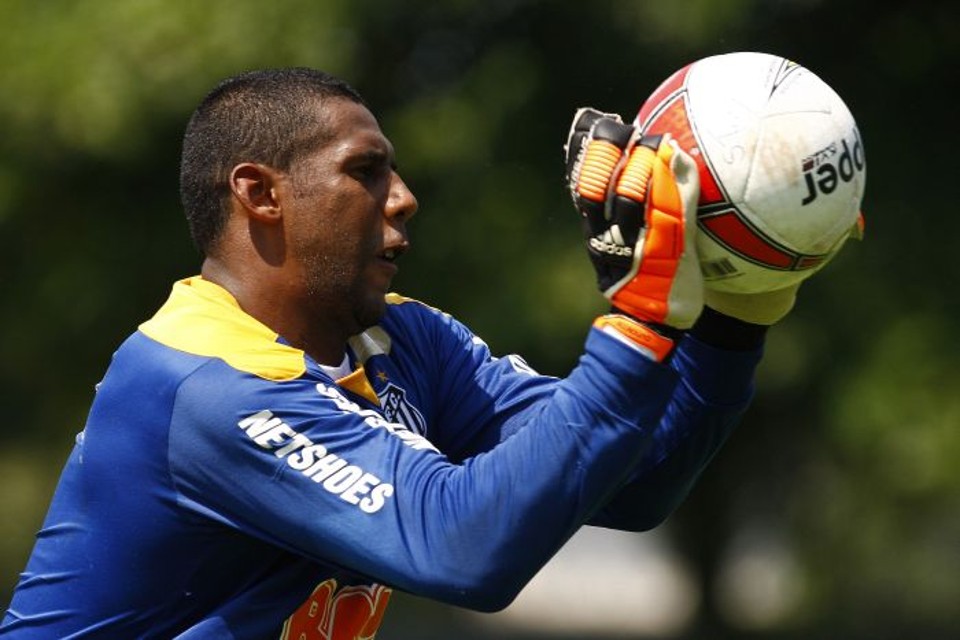 Invicto contra o Guarani, Aranha cobra vitória do Santos Ex-Ponte Preta, Aranha, que substitui o titular Rafael, no Santos, jamais perdeu para o Guarani | Ricardo Saibun / Folhapress
