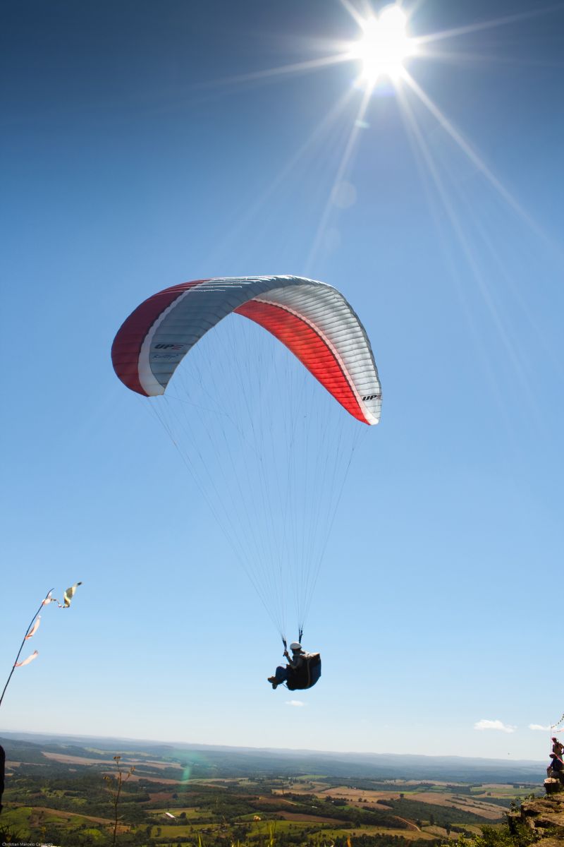 Visão privilegiada da natureza é o principal prêmio para os aventureiros do parapente | Divulgação
