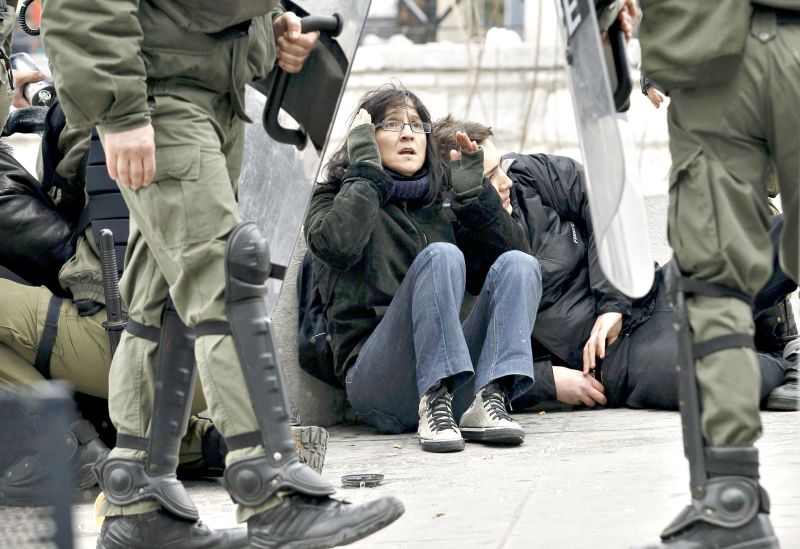 Na sexta-feira, gregos voltaram às ruas para protestar contra cortes de gastos | Yiorgos Karahalis/Reuters