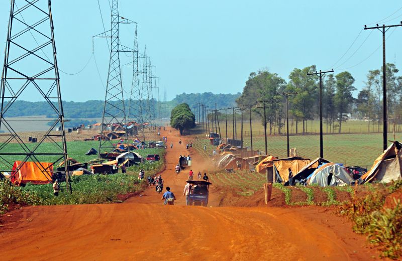 Acampamento dos sem-terra se estende por 8 quilômetros, à espera para invadir propriedades próximas | Marcos Labanca/Gazeta do Povo