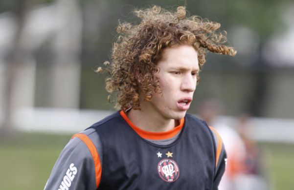 Renan Foguinho será improvisado na zaga na partida diante do Arapongas | Marcelo Elias / Gazeta do Povo