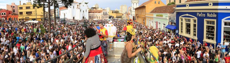 O bloco Garibaldis e Sacis espera repetir o sucesso dos domingos anteriores e pede que todos os foliões venham vestidos de branco | Antônio More/ Gazeta do Povo