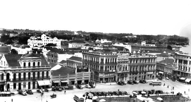 Vista parcial da Praça Tiradentes em direção ao Leste de Curitiba. Foto de 1940 | 