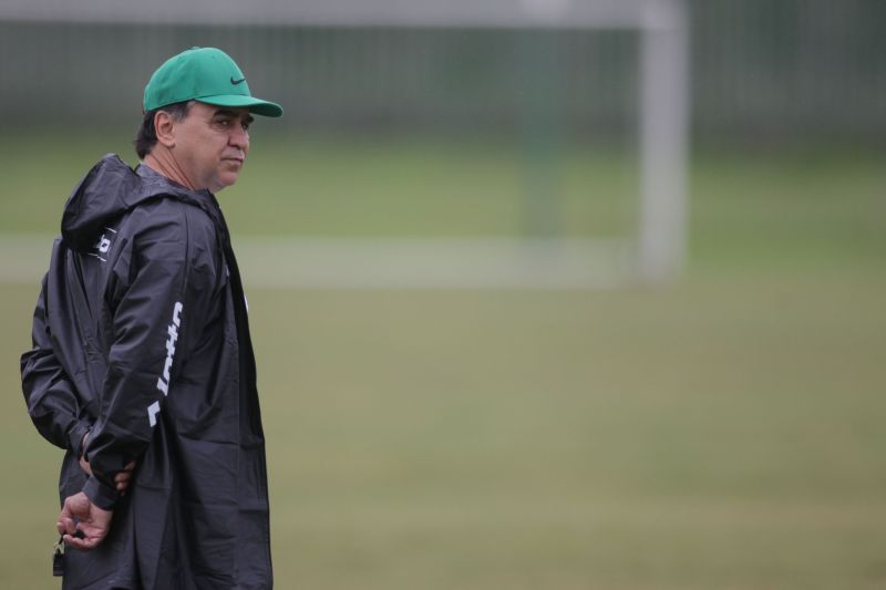 Pela primeira vez diante de uma equipe melhor colocada no campeonato, técnico Marcelo Oliveira pede poder de reação | Allan Costa Pinto/ Tribuna do Paraná