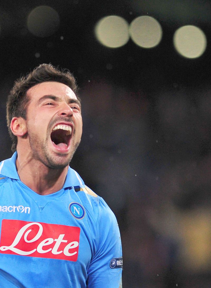 Lavezzi comemora um dos dois gols que marcou na vitória italiana | Alberto Pizzoli/ AFP
