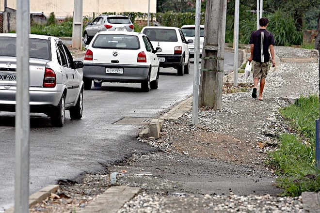 No próximo mês de maio, as obras na Avenida Fredolin Wolf vão completar dois anos: projeto prevê uma ciclovia no trecho. |