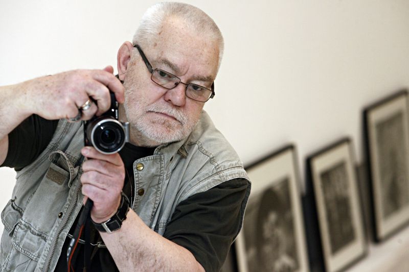 Antanas inspecionou a montagem de sua exposição no MON | Felipe Rosa/Gazeta do Povo