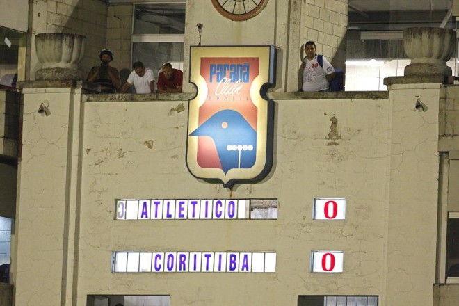 Atletiba sem gols na casa paranista complicou tanto Atlético quanto ao Coritiba |