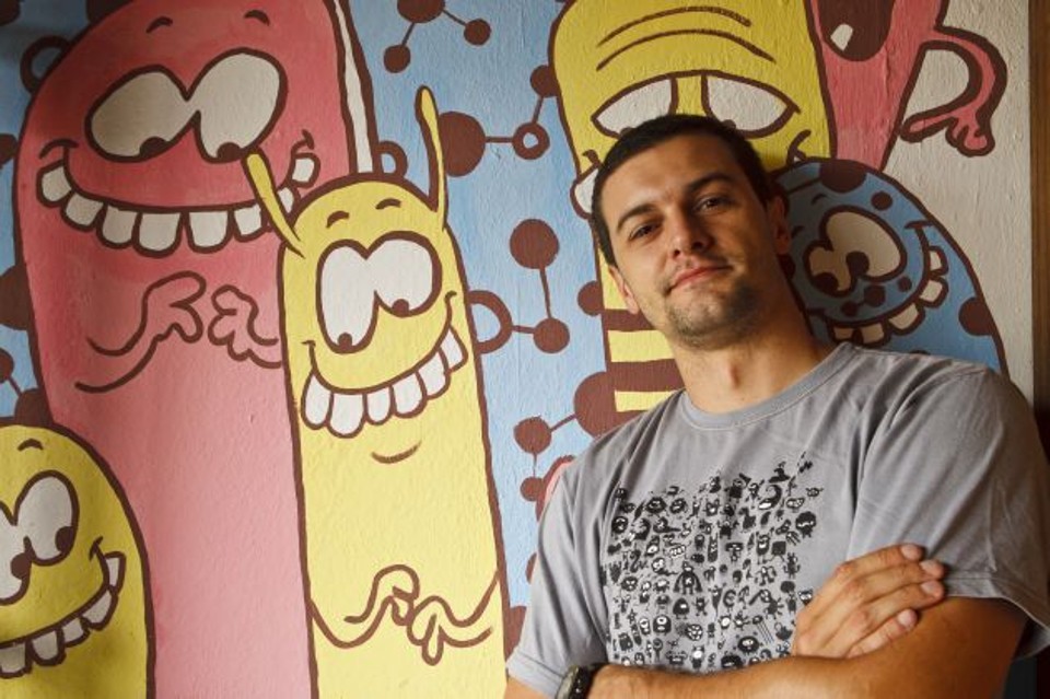 O professor Laqua defende que o aluno de Animação saiba desenhar para se destacar no mercado de trabalho | Antônio Costa/Gazeta do Povo