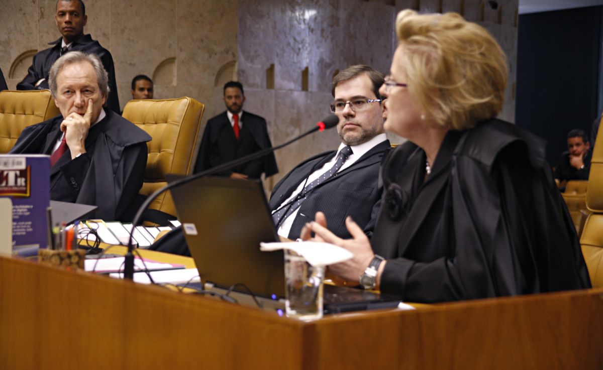 A sessão em que ministros julgam as competências do CNJ começou por volta das 15h desta quinta-feira | Gervásio Baptista/SCO/STF