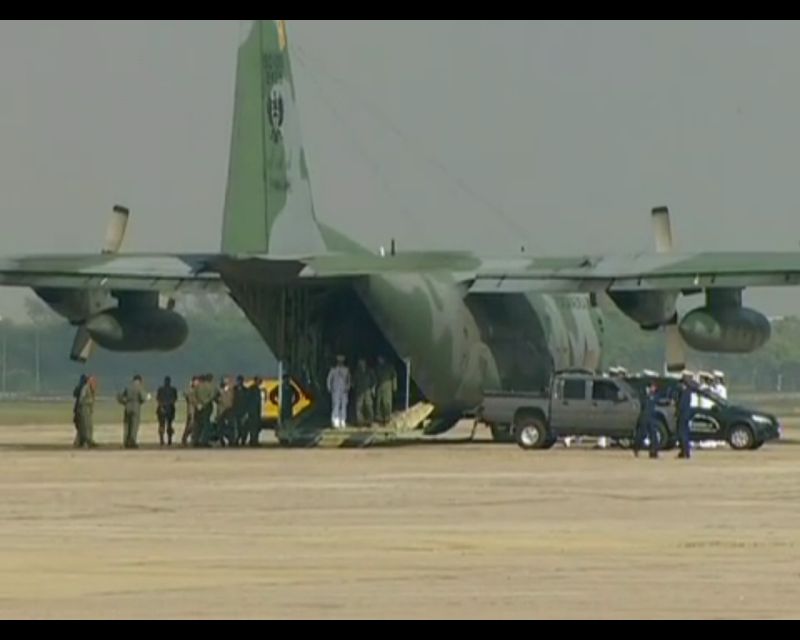Corpos de militares chegam à base aérea do Galeão, no Rio | Globo News / Reprodução