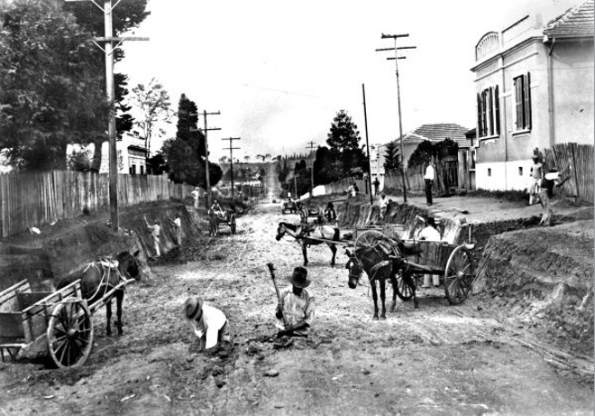 Abertura da Rua XV de Novembro, ex-Rua São Paulo, em direção ao atual Alto da Caixa DÁgua. Foto de 1940 | 