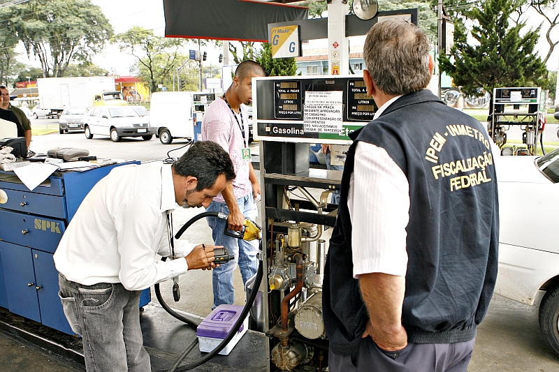 Estabelecimento na Avenida Victor Ferreira do Amaral foi interditado por não estar com a documentação regularizada | Antônio More / Gazeta do Povo