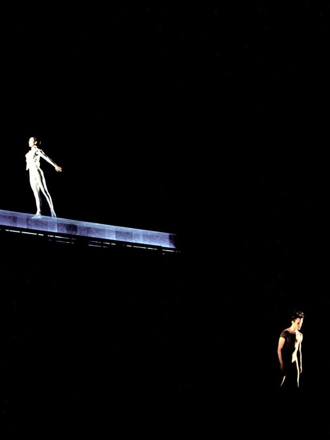 Em 2002, o fotógrafo acompanhou mais de 20 apresentações do Grande Circo Místico, o que possibilitou uma grande variedade de ângulos |