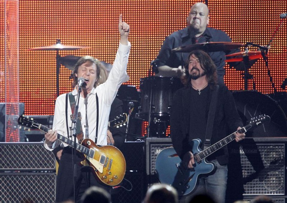 Paul McCartney e Dave Grohl durante o Grammy | REUTERS/Mario Anzuoni