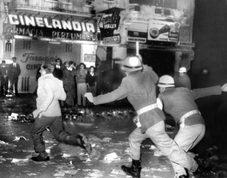 A polícia tomava o uso da força apenas em arruaças políticas, como o caso ocorrido no Dia do Protesto, em 1960 | Acervo Cid Destefani