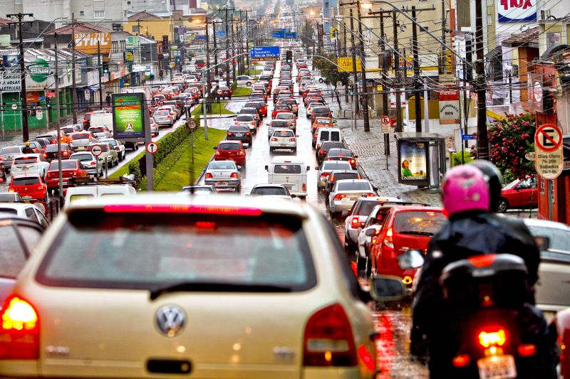 Paraná tem a sexta maior população do país, mas a quarta maior frota de veículos | Antônio Costa/ Gazeta do Povo