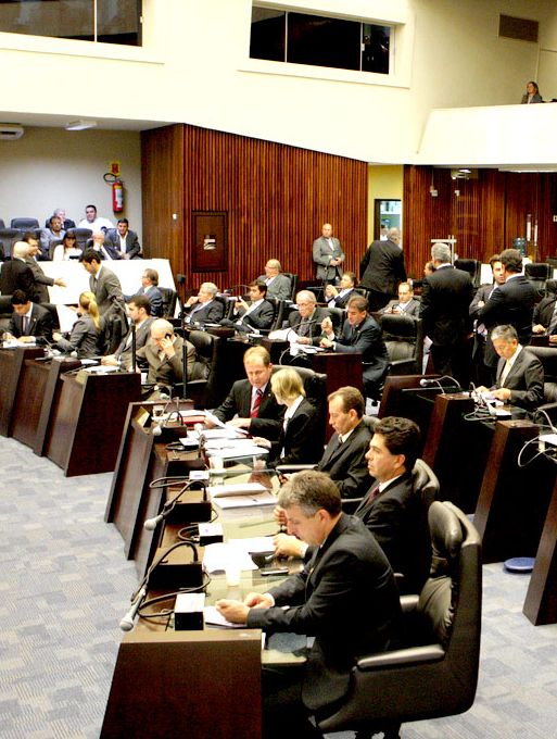 Plenário da Assembleia: governo estadual tem a receber R$ 14 bilhões em créditos tributários não pagos e deve R$ 5,5 bilhões de precatórios | Nani Gois/Alep