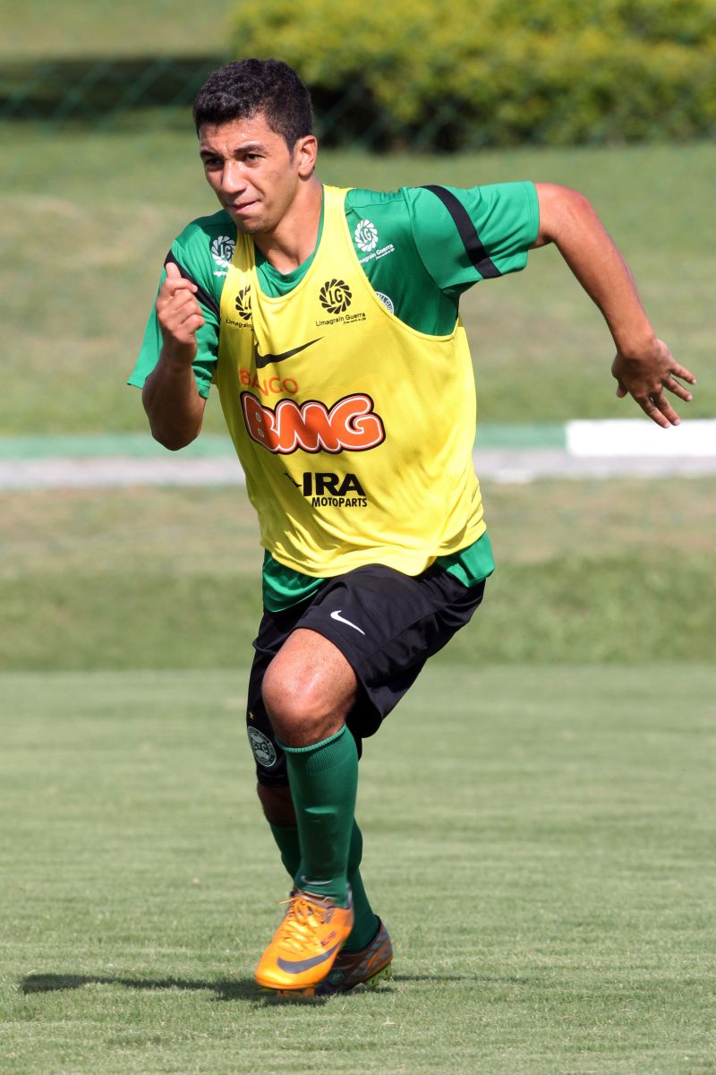 O meia Renan Oliveira assume a responsabilidade de substituir Davi, negociado com o futebol chinês | Walter Alves/ Gazeta do Povo