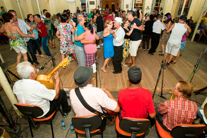 Tradicional baile de Fandango animou as quatro noites de Carnaval em Paranaguá | Henry Milléo / Agência de Notícias Gazeta do Povo