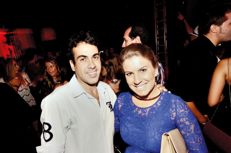 Marquinhos Slaviero e Rafella El Omeiri estavam entre os seletos convidados da megafesta em comemoração aos 150 anos da Bacardi, em parceria com a casa noturna Liqüe, que lotou o Clube Concórdia na última quinta-feira | Luiz Cavet