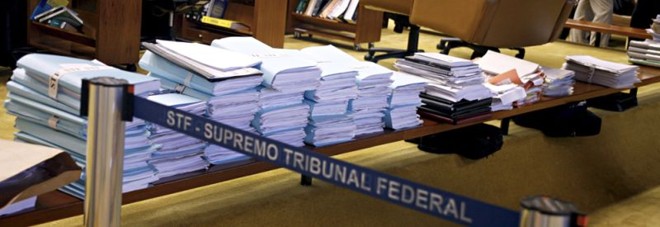 Volumes do processo da Associação dos Magistrados contra os poderes do CNJ |