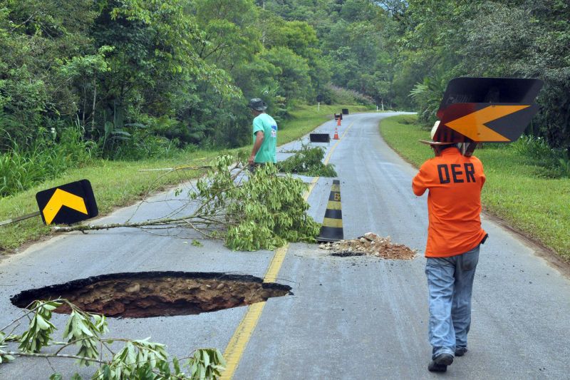 | Chuniti Kawamura/AE