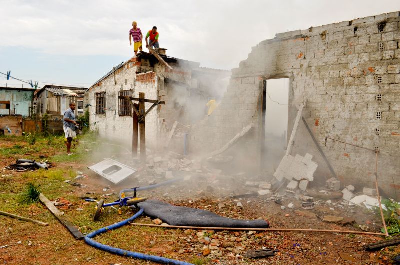 Aproximadamente 3,5 mil litros de água foram utilizados no combate ao incêndio | Divulgação / Prefeitura de Piraquara