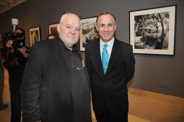 O secretário da Cultura, Paulino Viapiana, prestigiou a abertura da exposição Antanas Sutkus: um olhar livre, do fotógrafo lituano Antanas Sutkus (à esq.), nesta quinta-feira, na Sala Pancetti do Museu Oscar Niemeyer. Curitiba é a primeira cidade a receber a mostra, que fica em cartaz até 20 de maio e depois percorrerá outras capitais | Kraw Penas