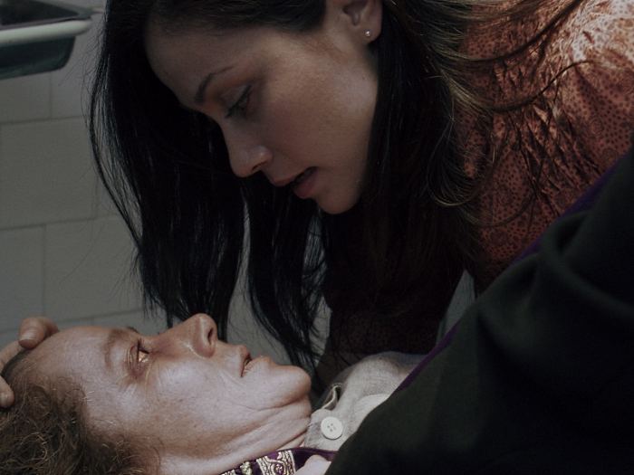 Fernanda Andrade é Isabella, uma das protagonistas do longa de terror Filha do Mal | Divulgação