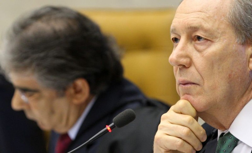 Lewandowski (dir.) e Ayres Britto: voto dos dois ministros, na sessão de ontem, garantiu a validade da Ficha Limpa | Sérgio Lima/Folhapress