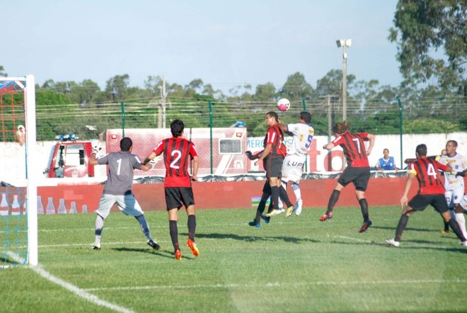 Lance do jogo em que Atlético e Cianorte perderam os 100% de aproveitamento | 