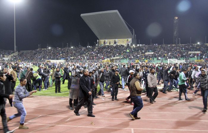 Invasão do gramado do estádio em Port Said causou dezenas de mortes | Reuters