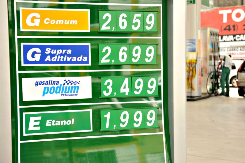 Embora tenha ficado um pouco mais barato nas últimas semanas, o etanol segue em desvantagem. Na média dos postos de Curitiba, seu preço equivale a 75% do custo da gasolina | Marcelo Andrade/ Gazeta do Povo
