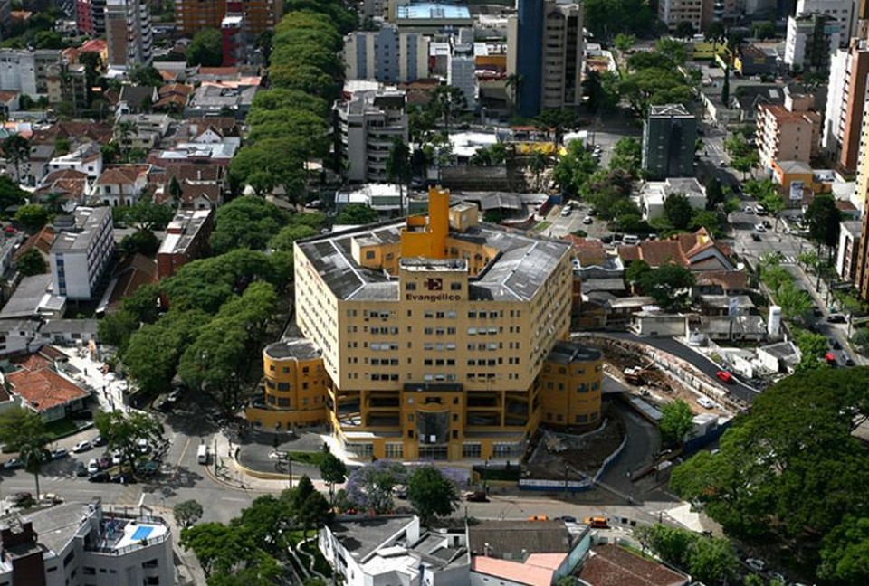 Ministério pede que entidade do Paraná devolva R$ 3,1 milhões Vista aérea do Hospital Evangélico, mantido pela Sociedade Evangélica Beneficente (SEB): entidade, embora seja especializada em saúde, firmou contratos com o Ministério do Turismo | Divulgação