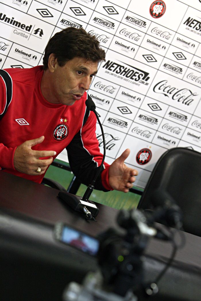 Carrasco não quer nervosismo nos jogadores do Atlético no clássico de quarta-feira | Felipe Rosa / Gazeta do Povo